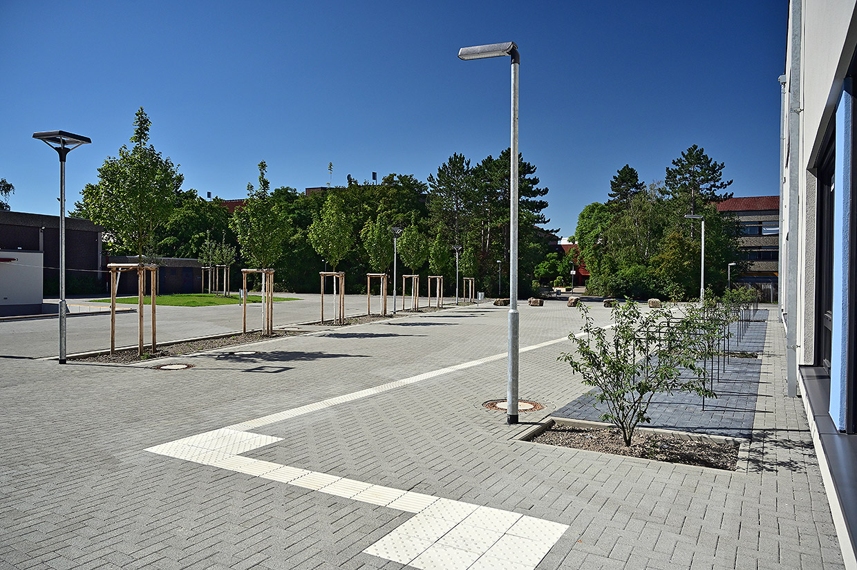 Aussenbereich . Neubau Albert-Einstein-Schule, Laatzen